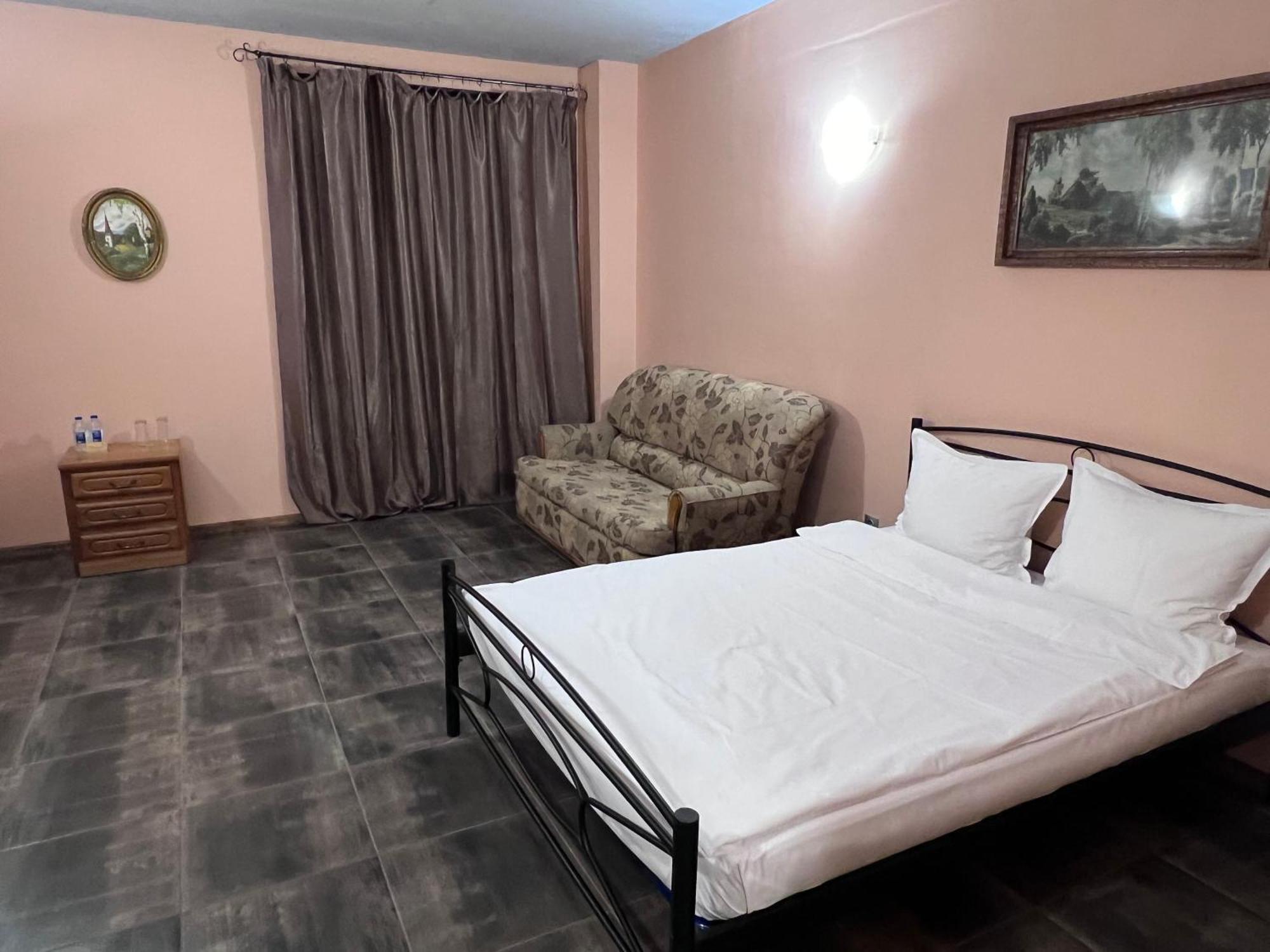 Хотел Антик Pernik Buitenkant foto